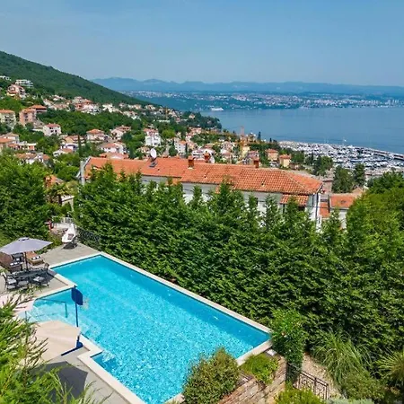 With Large Pool, 500 Meters From The With A Fantastic View - By Traveler Tourist Agency - Id 2217 Vila *