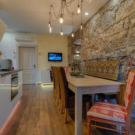 With Large Pool, 500 Meters From The With A Fantastic View - By Traveler Tourist Agency - Id 2217 Villa Ičići