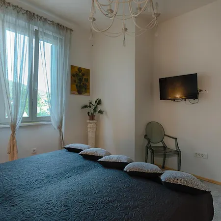 Vila With Large Pool, 500 Meters From The With A Fantastic View - By Traveler Tourist Agency - Id 2217