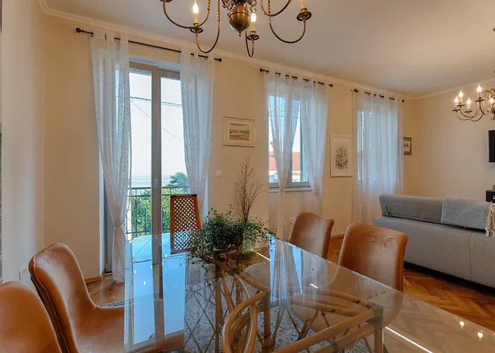 Villa With Large Pool, 500 Meters From The With A Fantastic View - By Traveler Tourist Agency - Id 2217