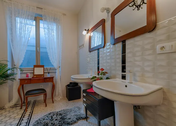 With Large Pool, 500 Meters From The With A Fantastic View - By Traveler Tourist Agency - Id 2217 Villa *