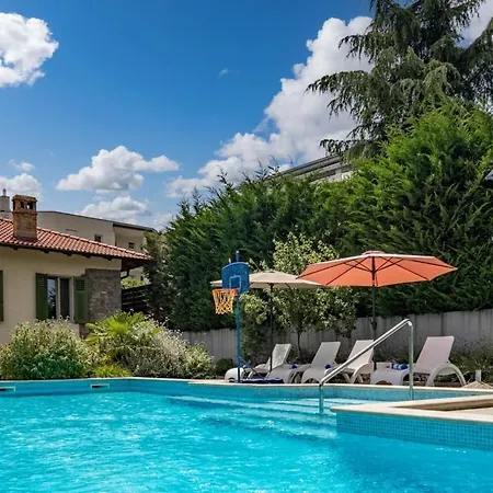 With Large Pool, 500 Meters From The With A Fantastic View - By Traveler Tourist Agency - Id 2217