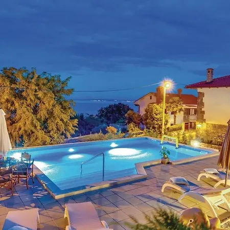 With Large Pool, 500 Meters From The With A Fantastic View - By Traveler Tourist Agency - Id 2217