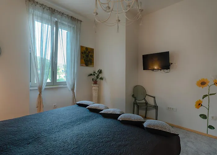 Villa With Large Pool, 500 Meters From The With A Fantastic View - By Traveler Tourist Agency - Id 2217